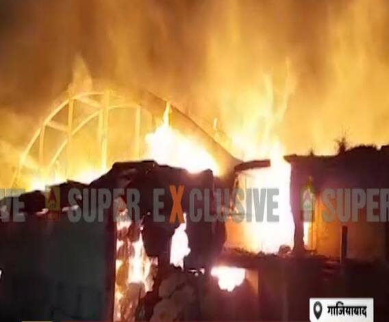 Ghaziabad: फैक्ट्री में लगी भीषण आग ने बढ़ाई टेंशन, जंगलों में फैलने का खतरा| Ganga Prime| ABPGanga