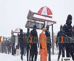 केदारनाथ में बर्फबारी का मजा लेते दिखे CM योगी आदित्यनाथ, आसमान से बर्फ गिरती रही, योगी के कदम बढ़ते रहे