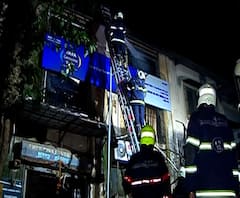 Mumbai Fire | मुंबईत लोअर परळ येथील टाटा सर्विस सेंटरच्या गोदामाला आग; जीवितहानी टळली 