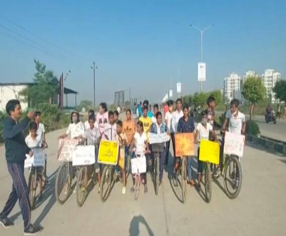 Diwali 2020 | वसईत लहानग्यांनी काढली सायकल रॅली; प्रदुषणमुक्त दिवाळीसाठी लहानग्यांची जनजागृती