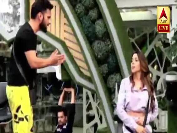 Bigg Boss 14: Pavitra Punia ने गुस्से में Eijaz Khan पर उठाया हाथ; Nikki Tamboli हुईं Troll ! 