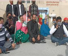 कपड़े का स्टॉल लगाने को लेकर व्यापारी व पुलिस में झड़प 