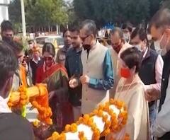 मुख्य सचिव आरके तिवारी पहुंचे कान्हा उपवन, गोवंश की पूजा कर मनाई गोपाष्टमी