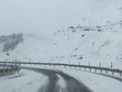 पहाड़ों पर बर्फबारी, बढ़ने वाली है सर्दी