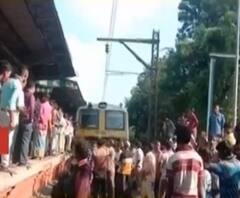 State-Rail Meet On Local Train Issue: আজ ফের স্পেশাল ট্রেনে ওঠার দাবিতে বৈদ্যবাটিতে যাত্রী বিক্ষোভ, অবরোধ জিটি রোডেও
