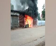 बैटरी की दुकान में लगी भीषण आग, 50 लाख का सामान जलकर खाक