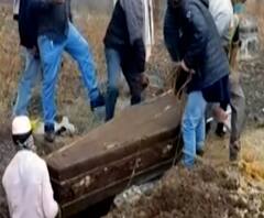 Malegaon | आईच्या इच्छेसाठी मुलाचा लढा, आधी मालेगाव मग मनमाडमध्ये इच्छेखातर पुन्हा दफनविधी