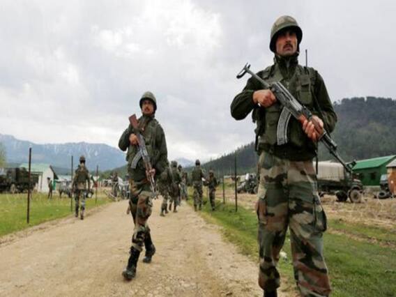 Jammu और Kashmir : Kulgam में मुठबेड़ के बाद 2 आतंकवादियों ने सरेंडर किया 