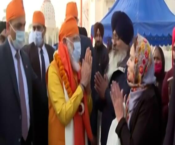 PM Modi | सुरक्षा ताफ्याशिवाय पंतप्रधान मोदी गुरुद्वारात; गुरु तेगबहाद्दर यांना वाहिली श्रद्धांजली 
