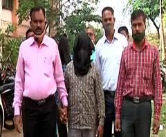 पालिकेच्या निवृत्त अधिकाऱ्याकडून सरकारी नोकरीच्या नावाखाली फसवणूक, 2017 पासून 450 जणांना गंडवलं