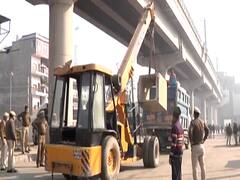 Tikri Border पर RAF ने बढ़ाई सुरक्षा, पुलिस बैरिकेड की जगह Cement के Blocks लगाए 