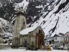 Uttarakhand में भारी बर्फबारी के बाद Kedarnath और आसपास के इलाकों में उमड़े सैलानी 