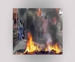 উলুবেড়িয়ায় দাউদাউ করে জ্বলল বিজেপির পার্টি অফিস, প্রতিবাদে টায়ার জ্বালিয়ে বিক্ষোভ কর্মীদের