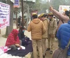 Pilibhit: भूख हड़ताल पर बैठी दुष्कर्म पीड़िता, Police पर लगाया ये गंभीर आरोप| ABPGanga 