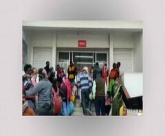 দিনে ২৫টার বেশি আধার কার্ড নয়, চরম দুর্ভোগের ছবি বাঁকুড়ার মুখ্য ডাকঘরে