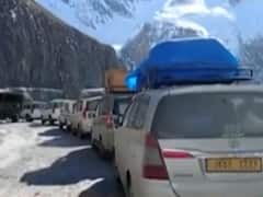 BRO's operation to rescue stranded vehicles at Zojila pass underway