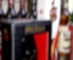 Illegal liquor seized | नवी मुंबईतील पनवेलमध्ये गोव्यावरुन आलेल्या बसमध्ये आढळला अवैध दारुसाठा 