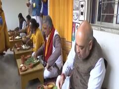 Amit Shah Bengal Visit: बाउल गायक बासुदेव के घर पहुंचे गृहमंत्री, गाना सुना और लंच भी किया