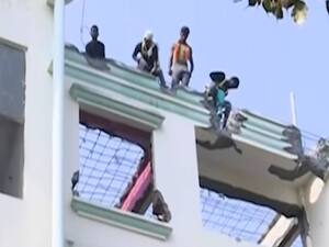 UP: MLA Vijay Mishra demolishes his 'illegal' property | Ghanti Bajao 