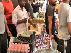 SPS Hospital sets up camp at Singhu Border; Farmers distribute food items