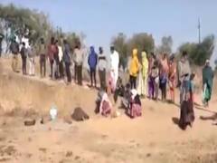 આણંદના આંકલાવ નજીક તળાવમાં ભેખડ ધસી પડતા બે લોકોનાં મોત, જુઓ વીડિયો