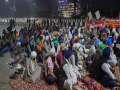 Singhu Border પર કૃષિ કાયદાની સાથે સાથે EVM વિરુદ્ધ લાગ્યા પોસ્ટર