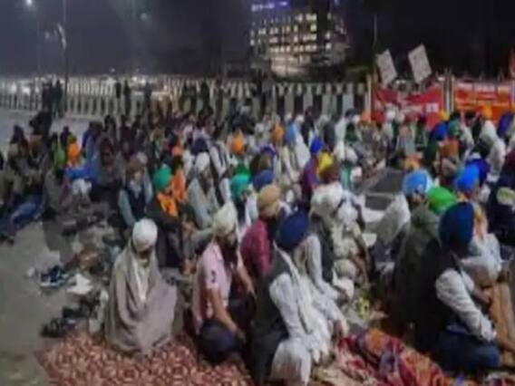 Singhu Border પર કૃષિ કાયદાની સાથે સાથે EVM વિરુદ્ધ લાગ્યા પોસ્ટર