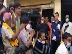 બનાસકાંઠા: છાપી નાગરિક બેંકની ચૂંટણીમાં વિજય બાદ હોદ્દેદારોએ વિજયસરઘસ કાઢી સોશિયલ ડિસ્ટન્સના ઉડાડ્યા ધજાગરા