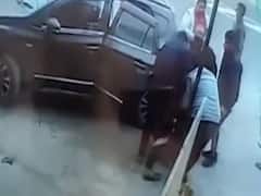 Nainital: सड़क हादसे में बाल-बाल बचा शख्स, सीसीटीवी में कैद हुई घटना