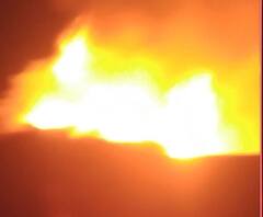 Amroha के Cotton Waste से भरे ट्रक बना आग का गोला, बताई जा रही ये वजह