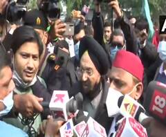  Akhilesh Yadav किसान यात्रा पर अड़े, बोले- प्रशासन ने जब्त कर ली गाड़ियां, अब पैदल जाऊंगा| ABPGanga 