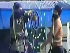 Farmers Protest : किसान आंदोलन के दौरान निहंग सिखों का करतब 