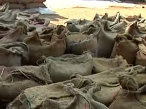 Paddy rots away due to unavailability of sacks  | Ghanti Bajao (28.12.2020)