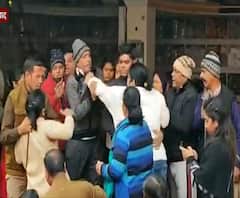 जब पुलिस के सामने ही भिड़ गए दुकानदार और ग्राहक तो देखिए क्या हुआ ? | ABP Ganga 