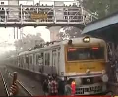 Ananda Sakal III: কৃষক আন্দোলনের সমর্থনে বামেদের বিক্ষোভ, স্টেশনে স্টেশনে ট্রেন অবরোধ, সমস্যায় অফিসযাত্রীরা