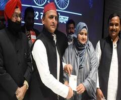 Munawwar Rana की बेटी Sumaiya Rana आज Samajwadi Party में शामिल | Akhilesh Yadav 