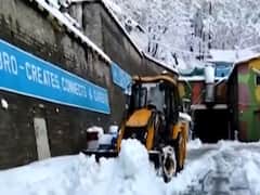 उत्तर भारत में बर्फबारी ने मौसम खुशनुमा किया लेकिन मुश्किलें भी बढ़ाई