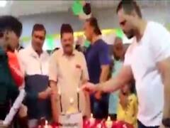 ભરૂચના અંકલેશ્વરમાં જીમમાં ઉજવણી દરમિયાન સોશિયલ ડિસ્ટન્સિંગના ઉડ્યા ધજાગરા, જુઓ વીડિયો