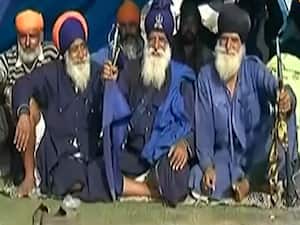 Unique style of Nihang Sikhs amid farmers' protest | Master Stroke 