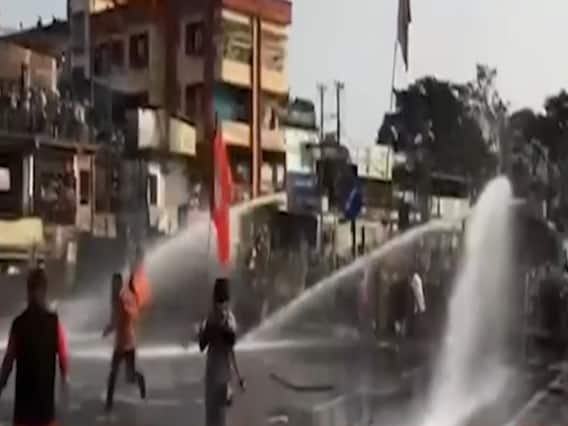 West Bengal: सिलीगुड़ी में BJP कार्यकर्ताओं पर दागे गए आंसू गैस के गोले और वाटर कैनन