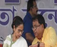 এক ডজন গল্প: উদয়ন গুহের ফেসবুক পোস্ট ঘিরে ফের বিতর্ক, নাম না করে রবীন্দ্রনাথ ঘোষকে খোঁচা