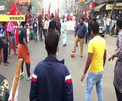 Bharat Bandh: নিউ ব্যারাকপুর-দক্ষিণ বারাসাতে রেল অবরোধ, মধ্যমগ্রামে রাস্তার মাঝখানে ফুটবল বাম কর্মীদের
