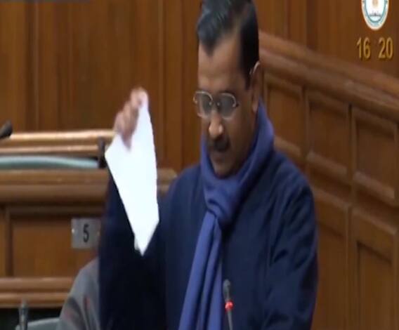 Agricultural Law | अरविंद केजरीवाल यांनी नव्या कृषी कायद्याची प्रत फाडली, दिल्ली विधानसभा तापली