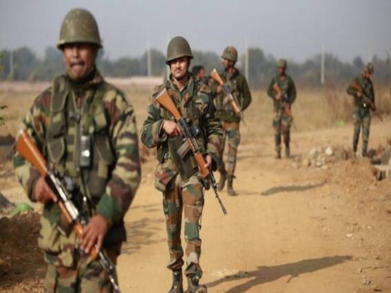 Jammu Kashmir के शोपियां में एक आतंकी ढेर, दो जवान घायल