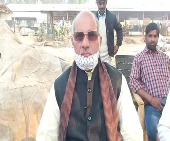 वहां किसान धरने पर, यहां किसानों के लिए BJP का विधायक धरने पर | Mudde ki Baat 