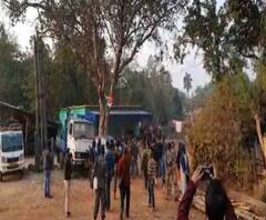 ঝাড়গ্রামে শুভেন্দুকে কালো পতাকা, 'গো ব্যাক' স্লোগান তৃণমূলের 