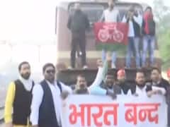 UP: SP workers indulge in rail-roko amid Bharat Bandh