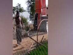 Aurangabad: Saint takes out sword in self defence