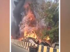 Noida Mahamaya Flyover के पास Furniture गोदाम में लगी आग 