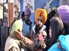 सिंघू बॉर्डर शुरू हुई पगड़ी बांधने की सेवा, आंदोलनकारी किसानों की लगी लंबी लाइन | Ground Report